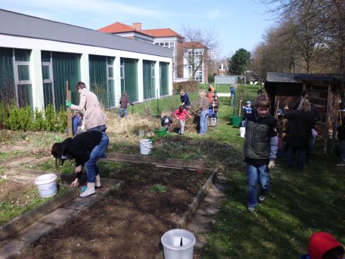 Schulgartenaktion2013.02b